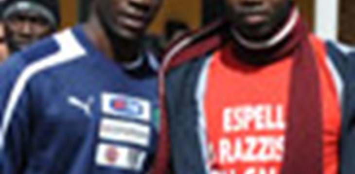 Scambio di doni e foto, a Coverciano un incontro per dire ‘no al razzismo’