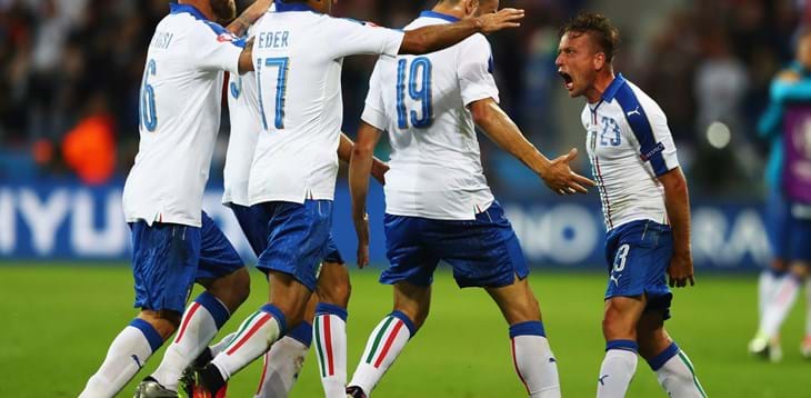 Le maglie degli Azzurri all’asta a Parigi per sostenere la ricerca sulla SLA