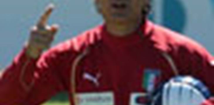 Tremila tifosi a Firenze applaudono gli Azzurri e riabbracciano Prandelli