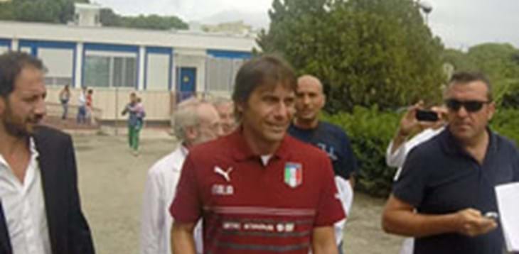 Conte, Oriali e Chiellini in visita all’ospedale pediatrico di Bari