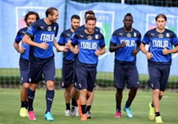 Azzurri al lavoro: a riposo Buffon, De Rossi e Barzagli, differenziato per De Sciglio