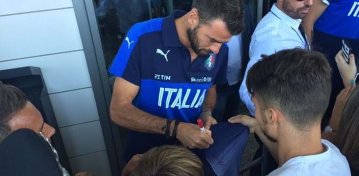 In mattinata sessione di autografi. Circa 6 milioni di telespettatori per Italia-Francia