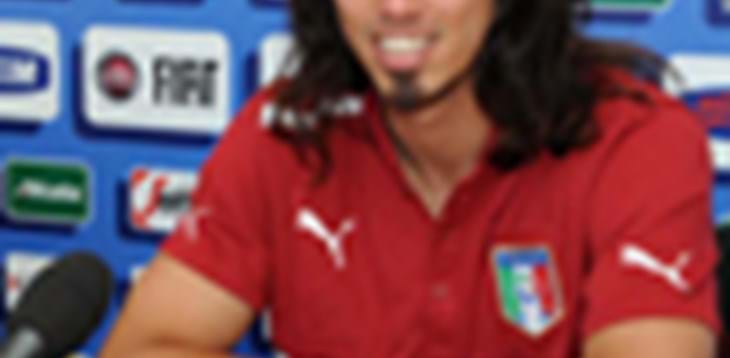 Primo giorno di lavoro per gli azzurri a Coverciano di fronte a 300 tifosi