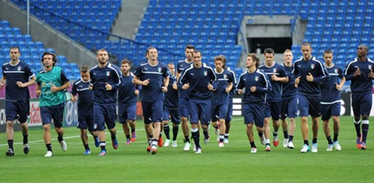 Risveglio muscolare per gli Azzurri. Oltre 2000 italiani allo stadio