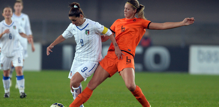 Sfuma il sogno Mondiale, una doppietta di Miedema piega le Azzurre al play off