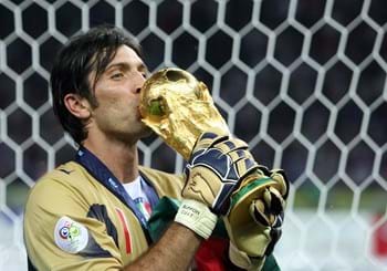 Buon compleanno a "Superman" Gianluigi Buffon che oggi compie 41 anni!